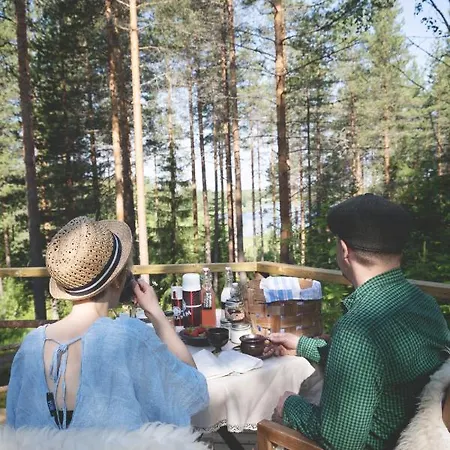 Karkausmaeki Glamping *